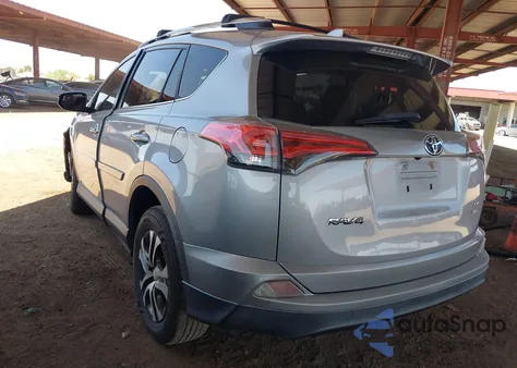 2016 Toyota Rav4 Le z USA, uszkodzony, nr VIN 2T3BFREV8GW425486